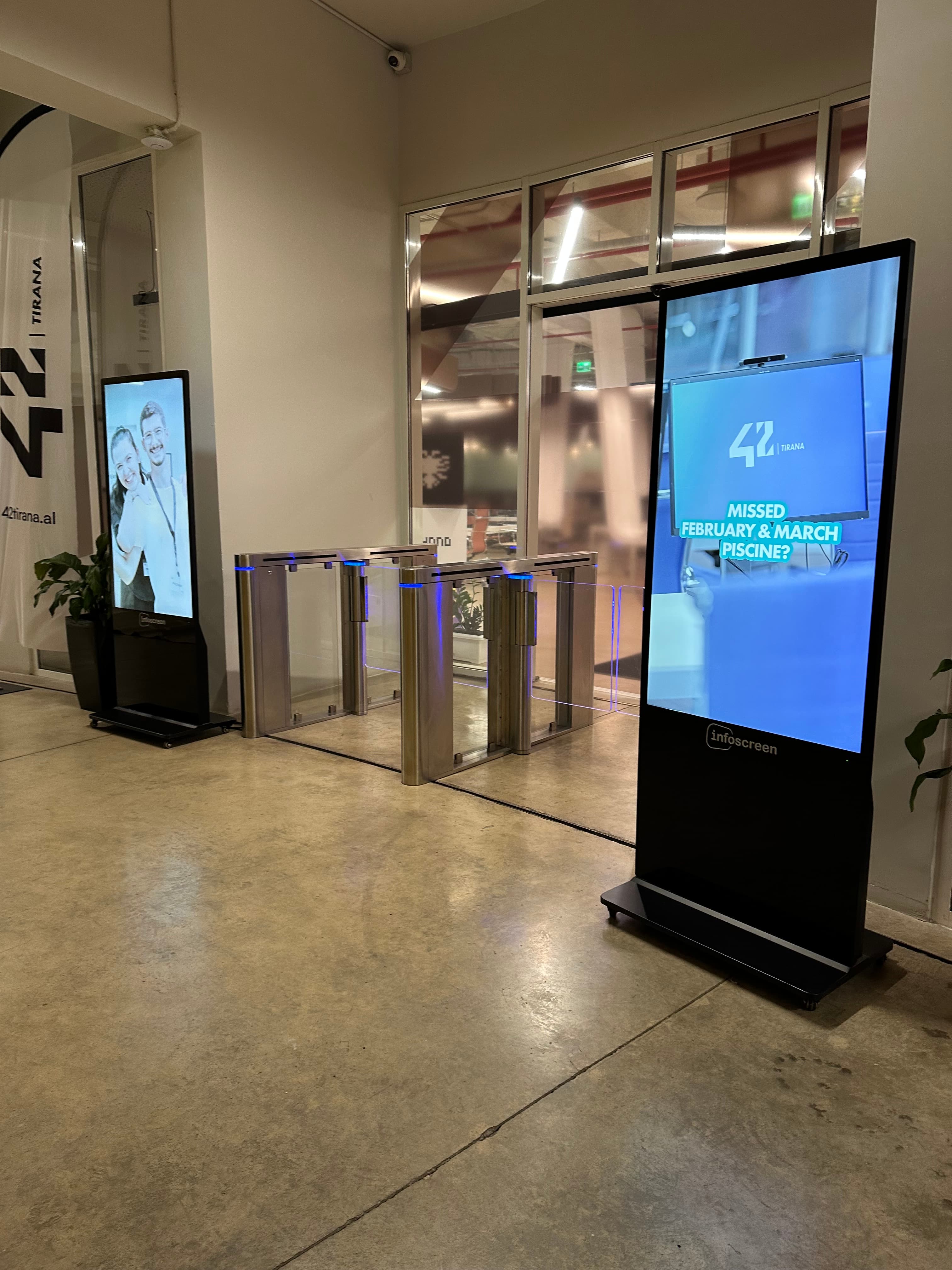 Ekran Interaktiv Indoor application 2