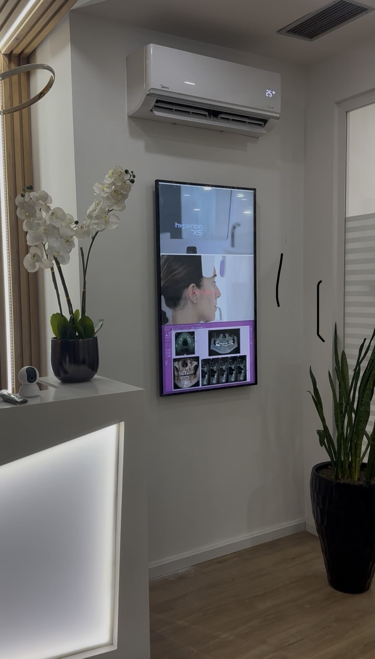 ADV Wall Screen 43 / 50 Inch application 1